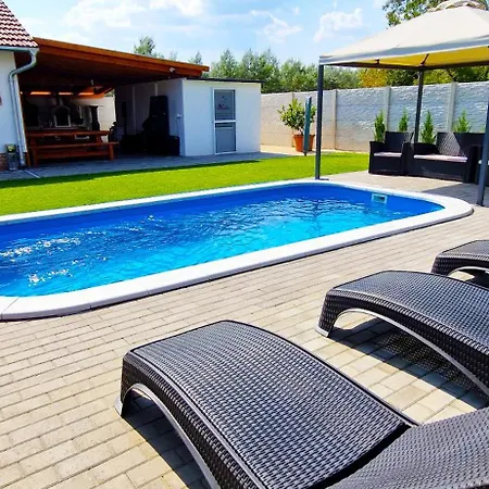 Tomika Vendeghaz & Wellness Apartment *